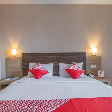 Oyo 1081 Allson City Hotel Makasar Zewnętrze zdjęcie