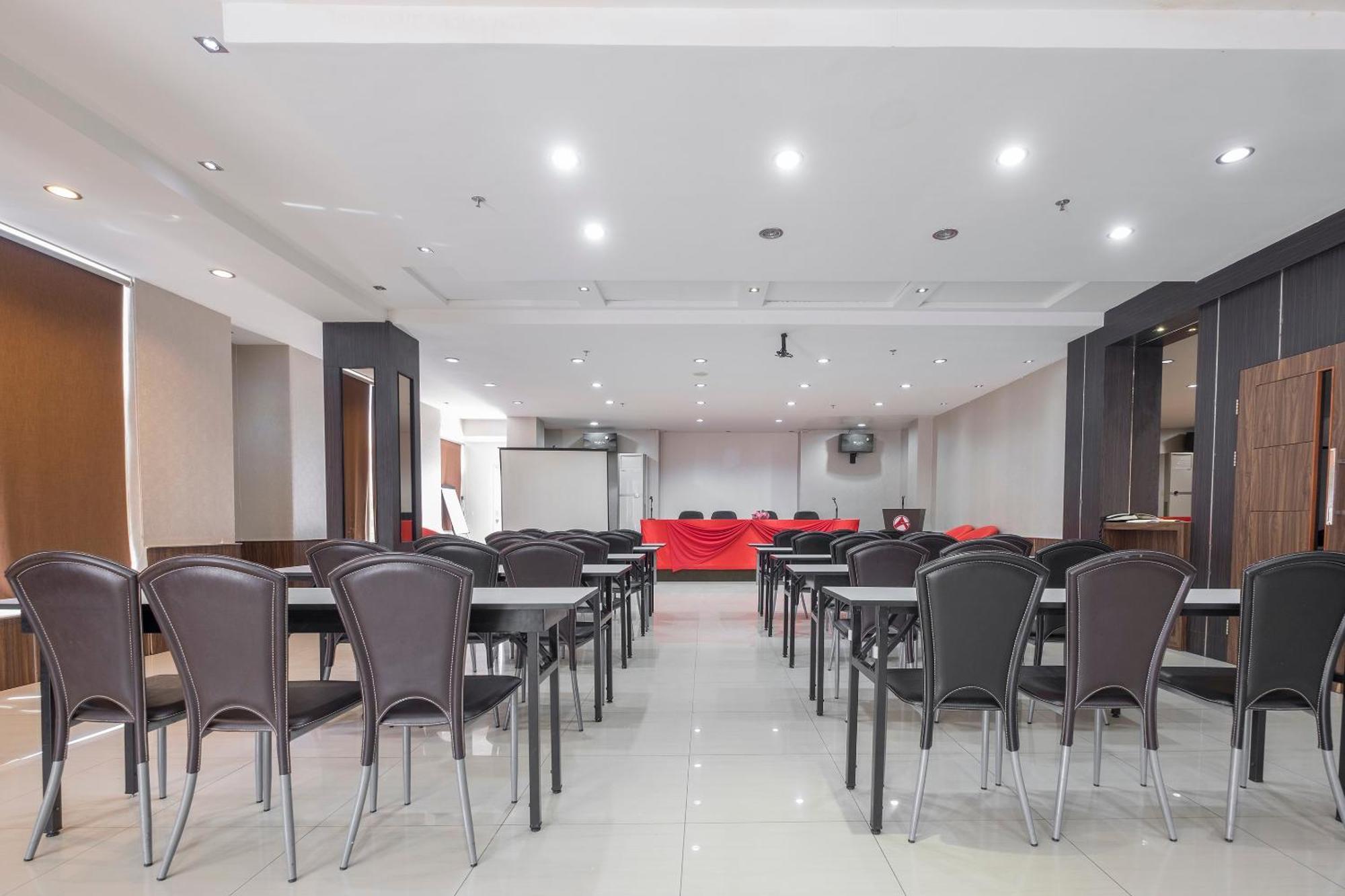 Oyo 1081 Allson City Hotel Makasar Zewnętrze zdjęcie